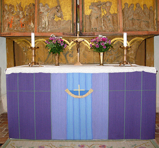 Antependium i lila liturgisk färg - S:t Olofs kyrka